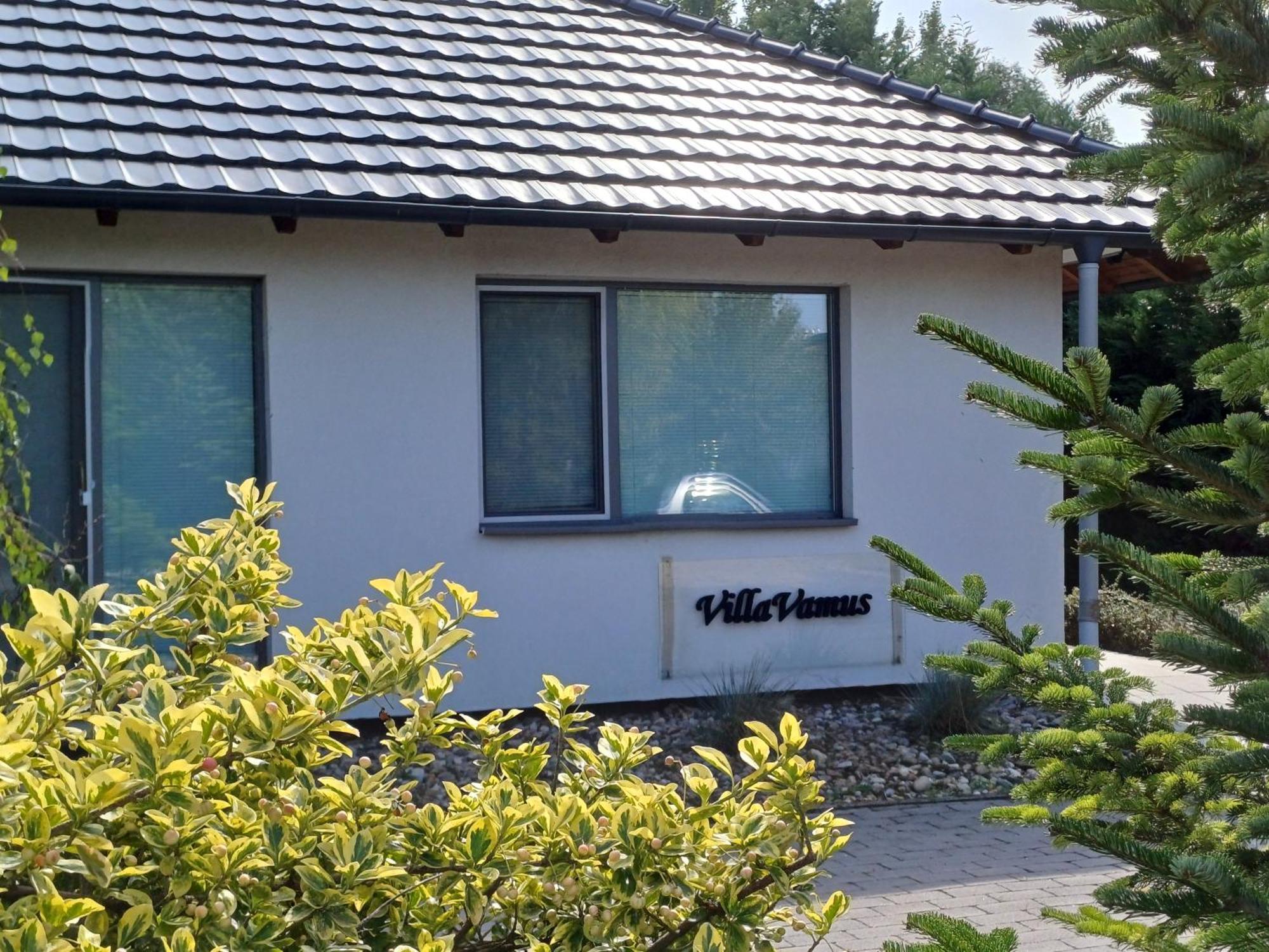 Villa Vamus Vendeg- Es Rendezvenyhaz Vámosszabadi Eksteriør bilde